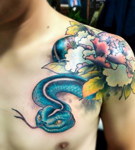 肩胛新传统风格牡丹蛇纹身图案